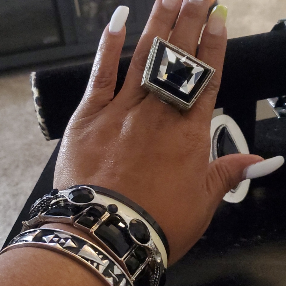 Jewelry - Picture 4 of 4